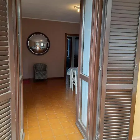 Guscio Int 38 Apartment
